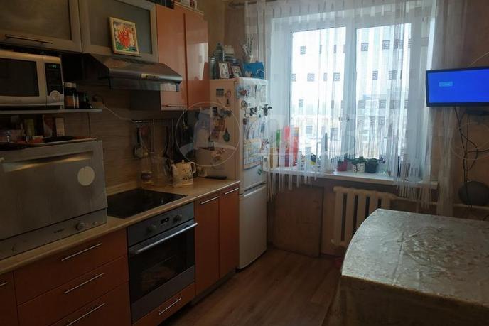 3 комнатная квартира  в 4 микрорайоне, ул. Александра Логунова, 6, г. Тюмень