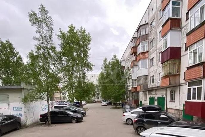 2 комнатная квартира  в районе Центральный, ул. 50 лет ВЛКСМ, 4, г. Сургут